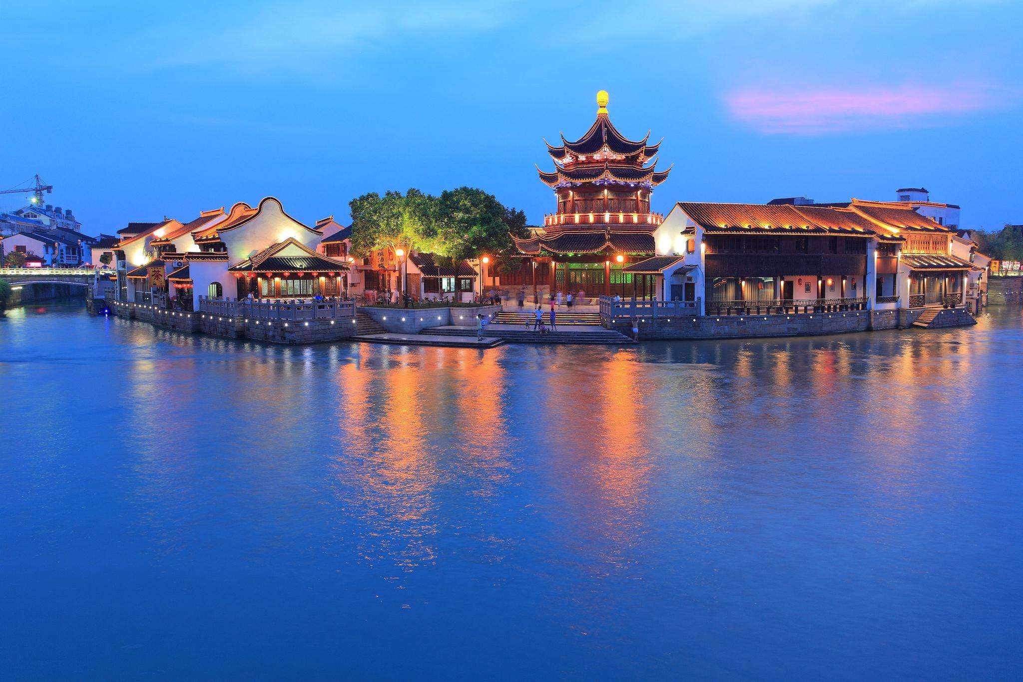 從小攤販到步行街再到夜游聚集區，夜游撬動文旅消費升級