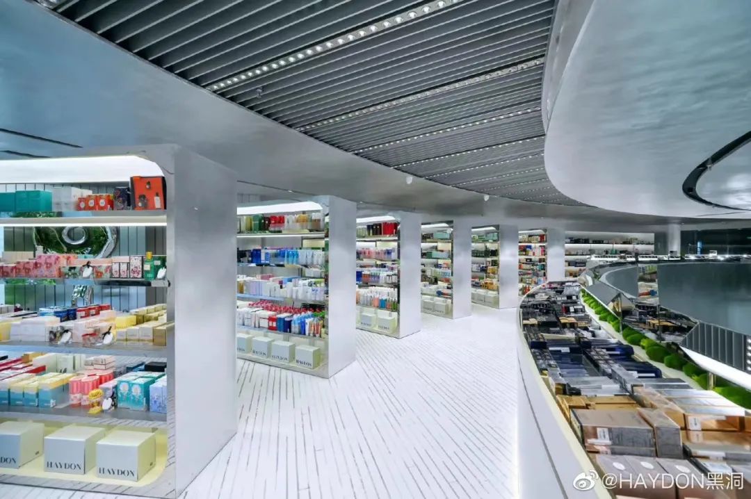 一邊融資，一邊閉店，美妝集合店冰火兩重天