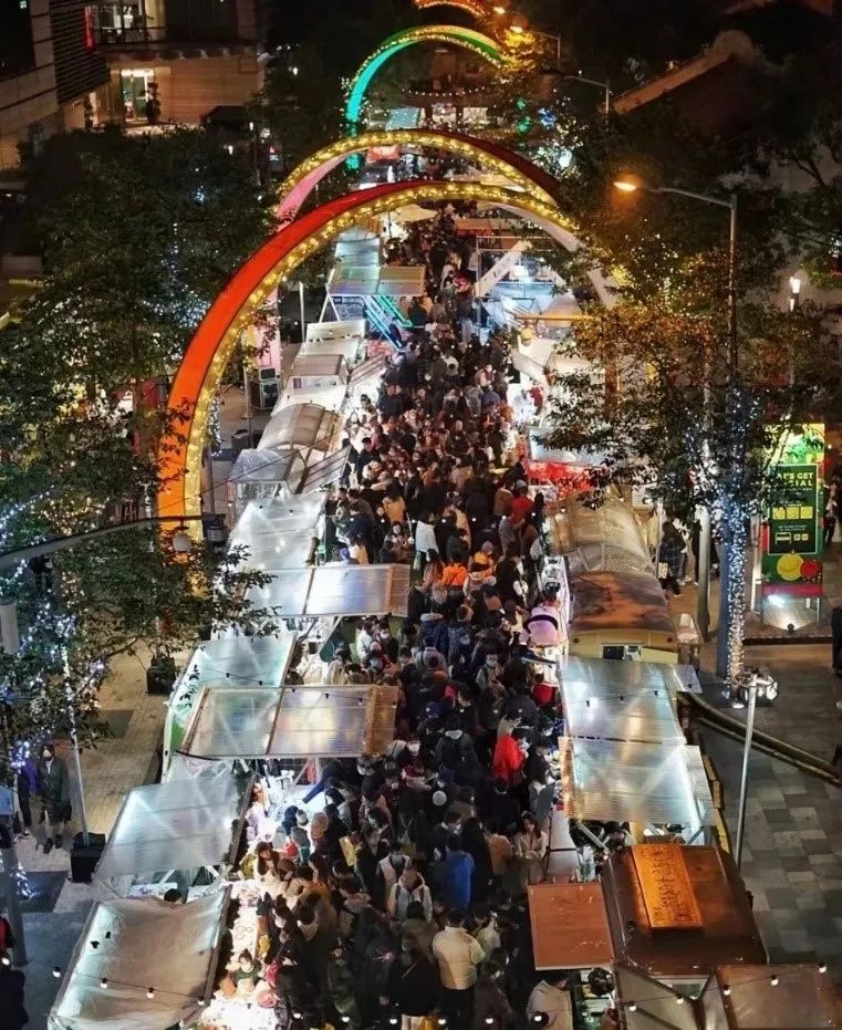 上海放開地攤經濟，率先催生了一個商業新物種，它是什么？