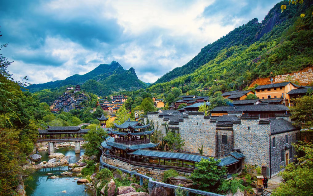 從廢棄礦山到年游客量超百萬的景區(qū)，望仙谷憑什么火爆全網(wǎng)