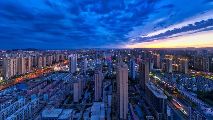 房地產(chǎn)市場(chǎng)低位企穩(wěn)，市場(chǎng)分化明顯，呈結(jié)構(gòu)性下行趨勢(shì)