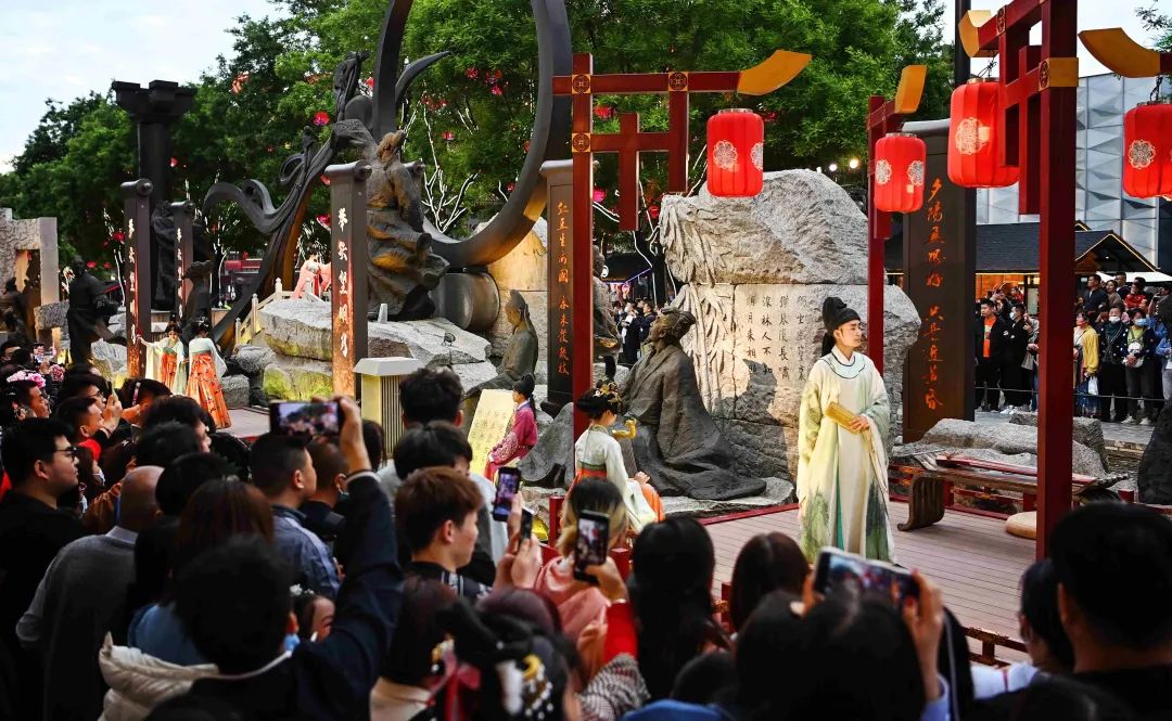 在景區、在街區、在隧洞，沉浸式演藝4.0玩出新花樣