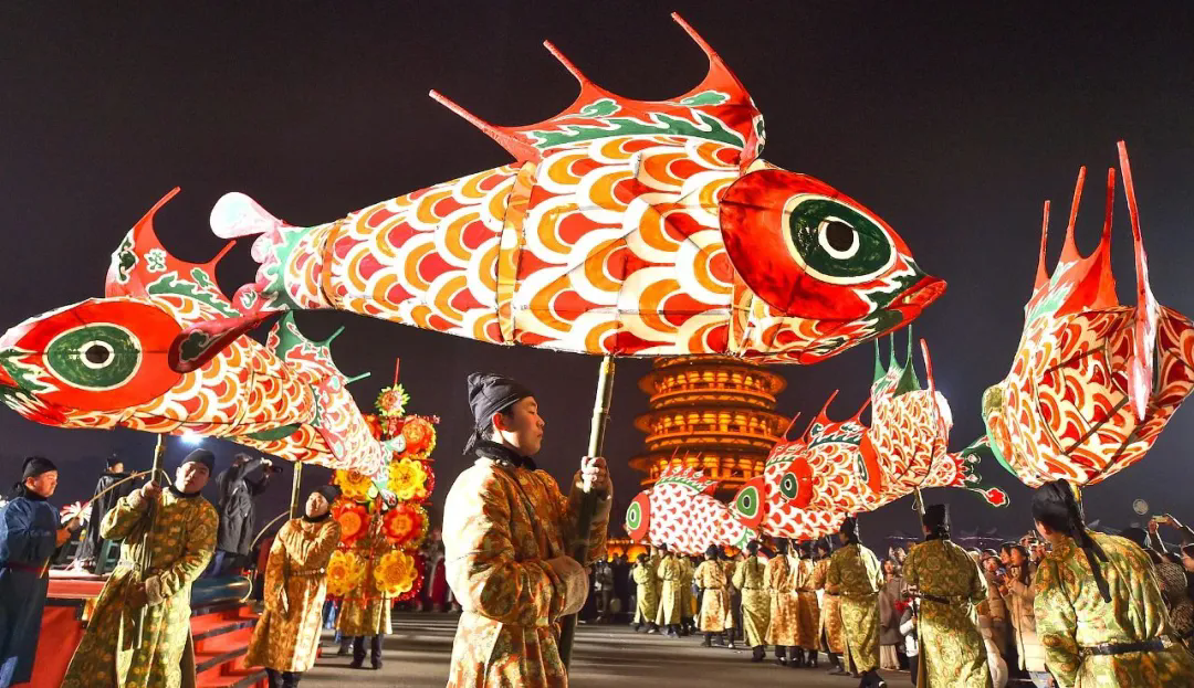 多項(xiàng)數(shù)據(jù)創(chuàng)新高！2025春節(jié)多地商場(chǎng)迎來(lái)“開門紅”
