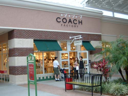 COACH蔻馳改革不過三板斧：關(guān)店、走少女路線和宣傳
