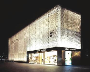 奢侈品中國(guó)關(guān)店潮不斷蔓延 電商蜂擁入華意欲何為？