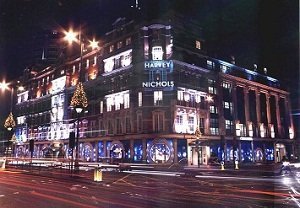 外媒稱受廉價對手挑戰 英著名連鎖百貨進入破產管理