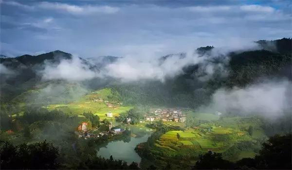 特色小鎮(zhèn)不僅要規(guī)劃先行 而且要“規(guī)劃長(zhǎng)行”