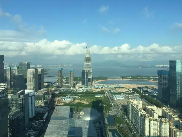 正在建設的華潤深圳灣綜合體，業態包含春筍、春繭、華潤萬家大廈、悅府住宅、木棉花酒店、高端公寓、購物中心萬象匯等。