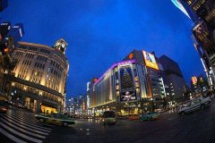 百貨業“躺著賺錢”時代結束 購物中心化成未來趨勢