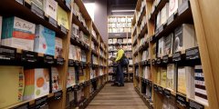 書店開進(jìn)商場(chǎng)日調(diào)查：吃飯拍照的多 真正買書的少