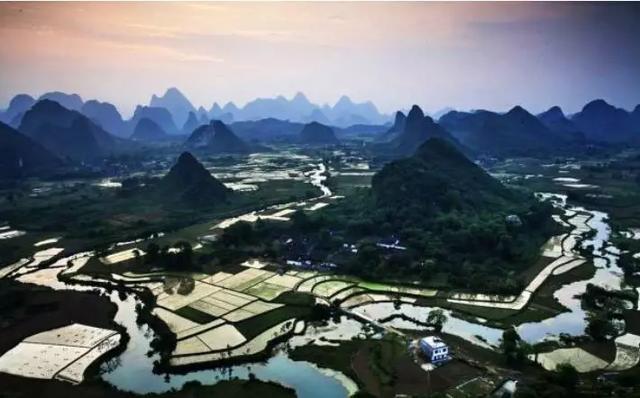 模式+案例分析：如何開發(fā)運(yùn)營特色小鎮(zhèn)？