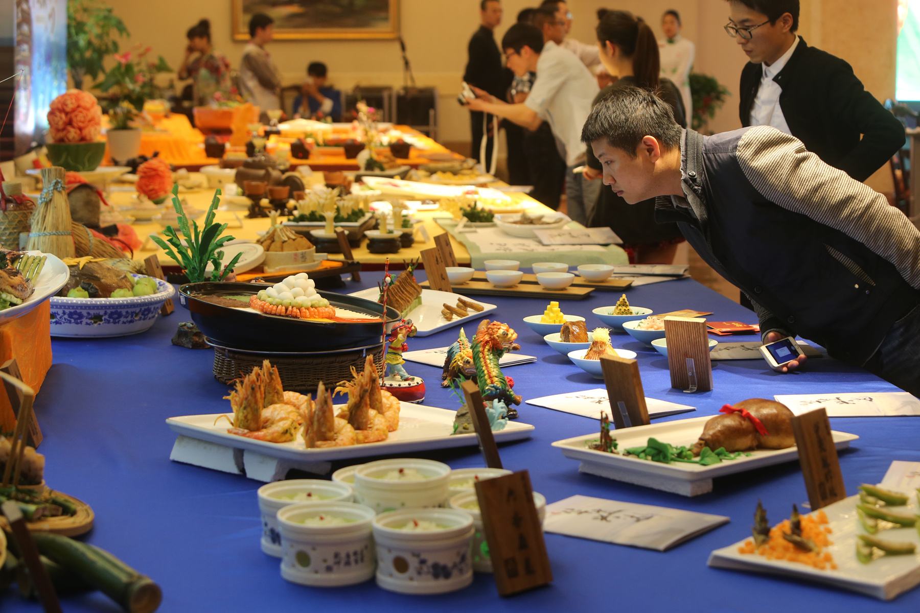 七天損失5000億元，疫情之下餐飲企業(yè)如何自救？