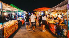 商業地產新風向：地攤火了，商鋪的結局會如何？