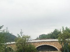 物業上市潮的“背后PK”