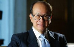 李嘉誠大幅出售地產項目引起了商界的廣泛注意