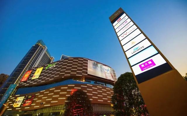 商業(yè)廣場“三大難”：過剩、偽中產(chǎn)和擺攤？