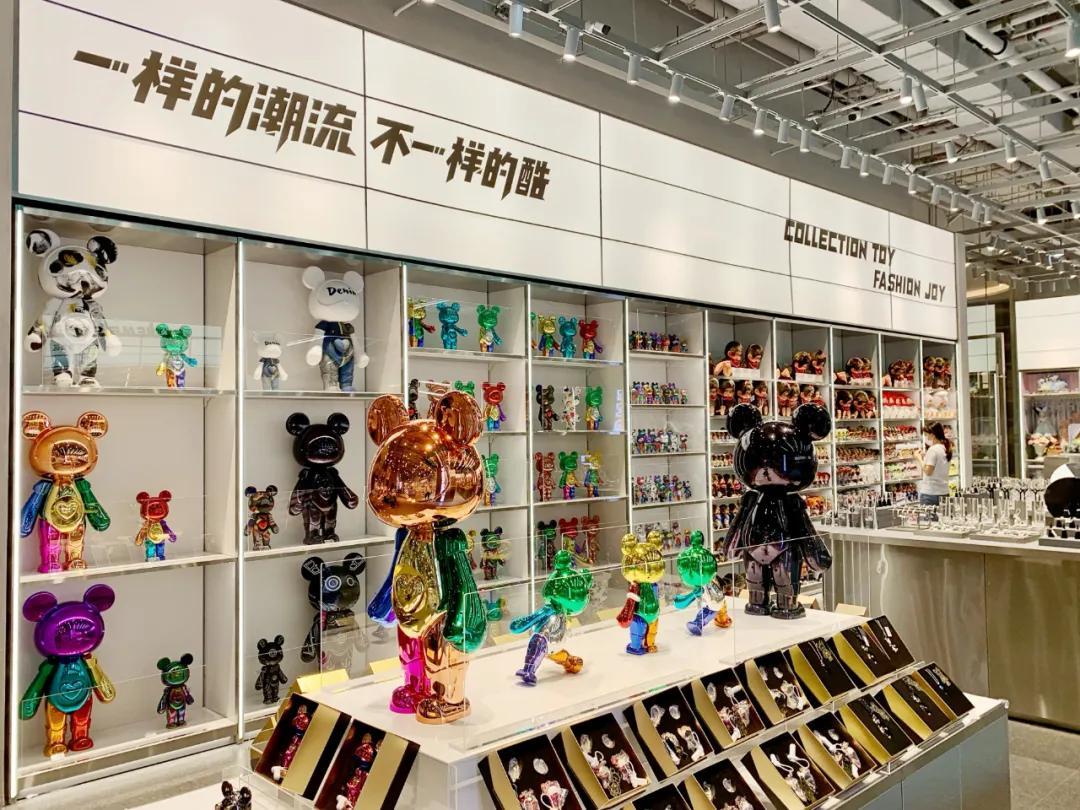 為了吸引年輕人，購(gòu)物中心都開(kāi)了哪些“奇奇怪怪”的店？