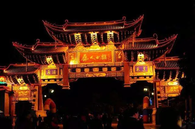 以烏鎮(zhèn)、安仁古鎮(zhèn)及彝人古鎮(zhèn)為例，詳解文旅古鎮(zhèn)的開發(fā)模式